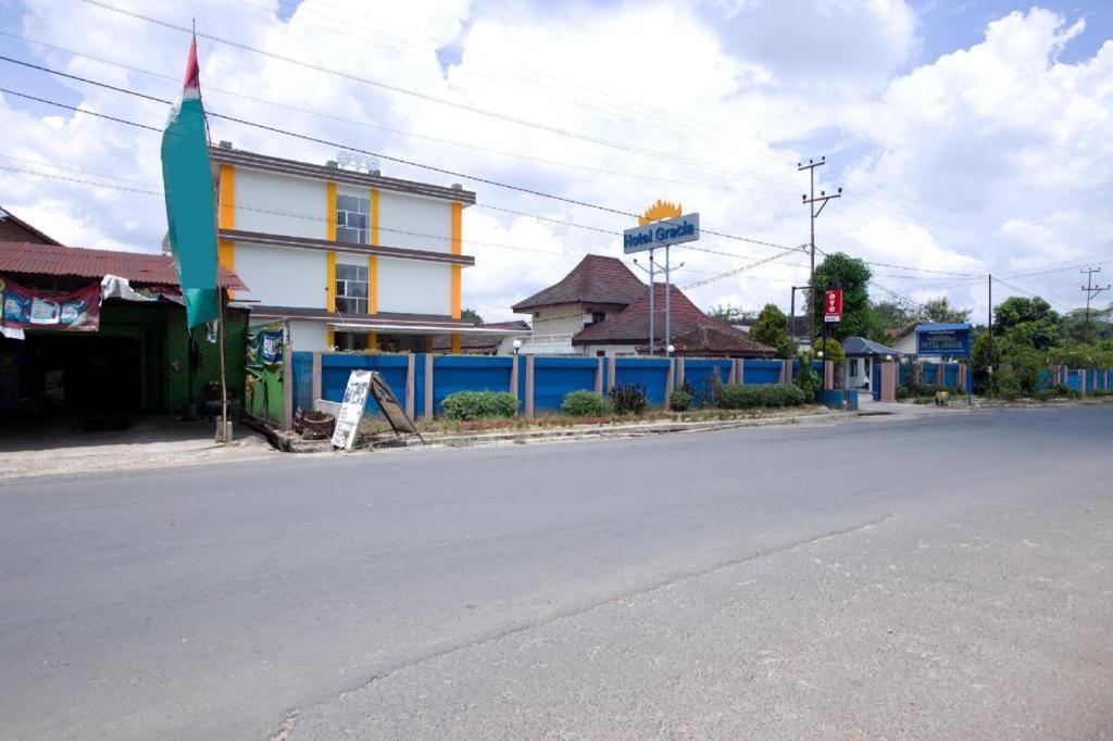 Oyo 3207 Hotel Gracia Bandar Lampung Dış mekan fotoğraf